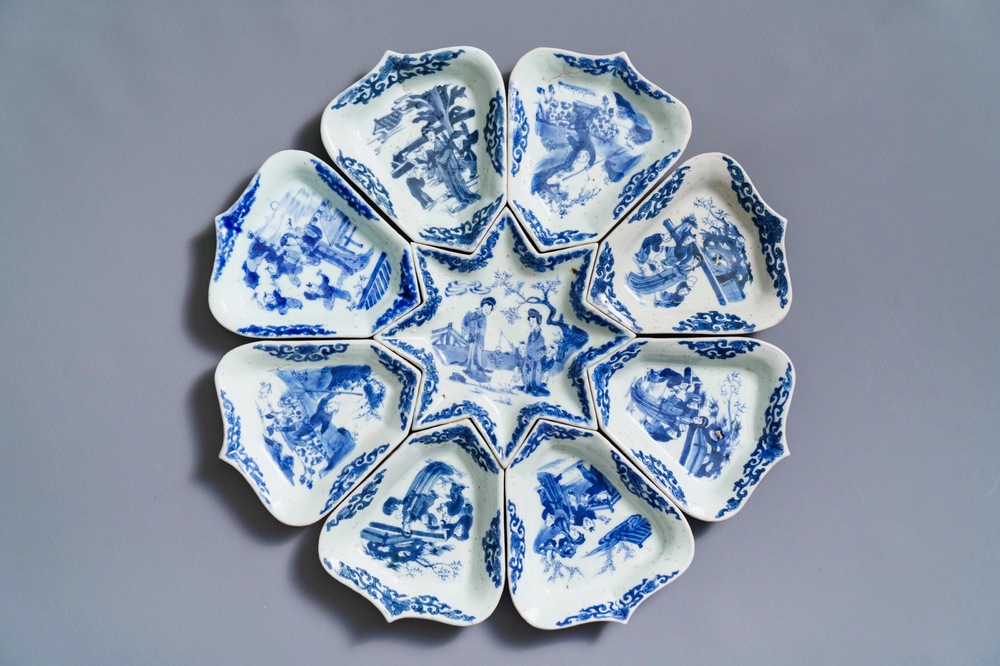 Un service &agrave; mendiants en porcelaine de Chine bleu et blanc, Kangxi